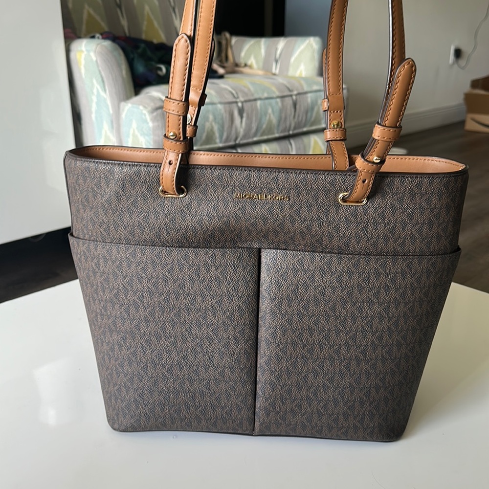 Michael Kors Pocket Tote - Picture 3 of 9